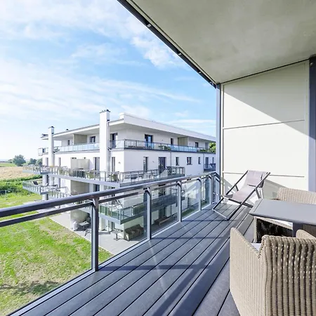 Oberdeck Mit Westbalkon 아파트 부스트로우